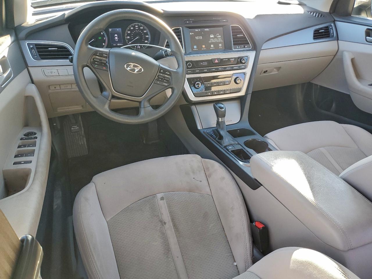 2017 HYUNDAI SONATA SE photo 8