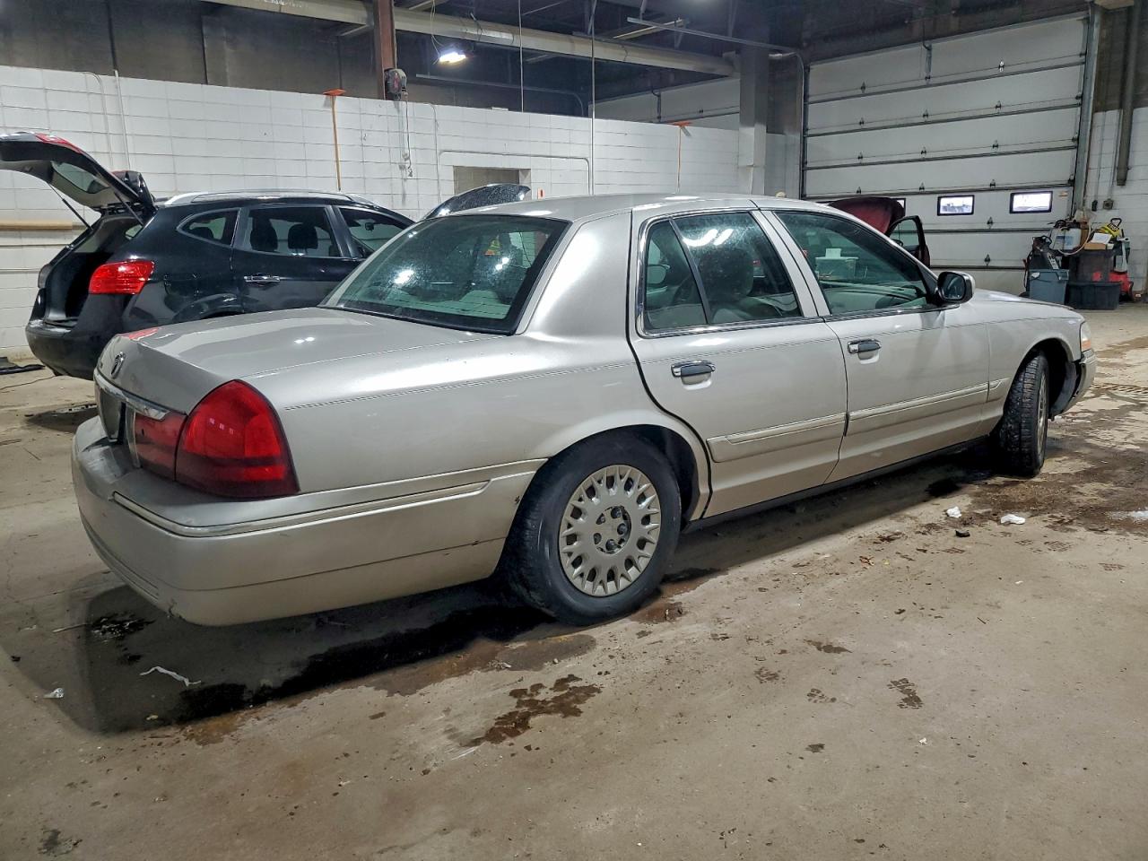 2003 MERCURY GRAND MARQUIS GS photo 3
