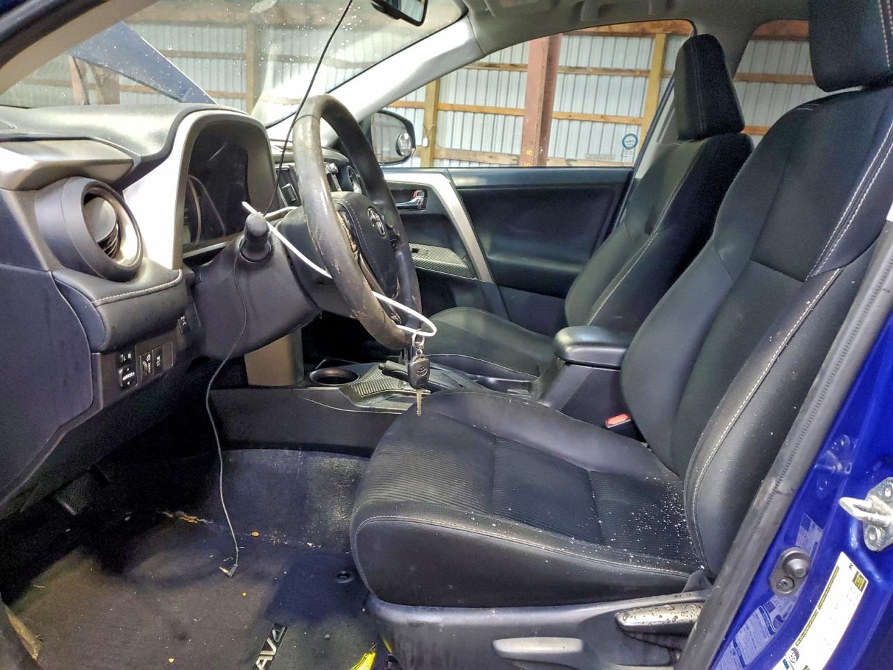 2014 TOYOTA RAV4 XLE photo 7