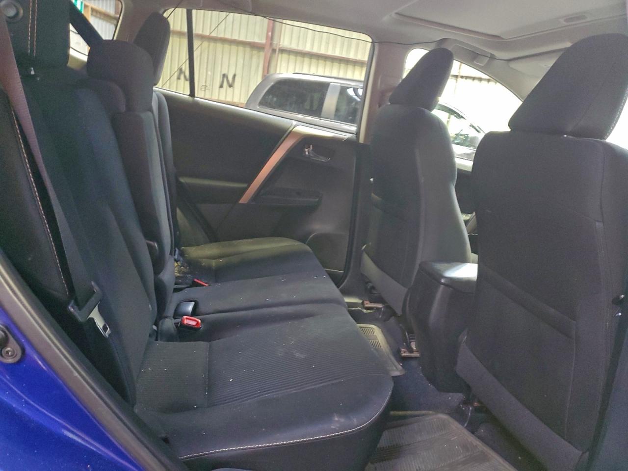 2014 TOYOTA RAV4 XLE photo 11