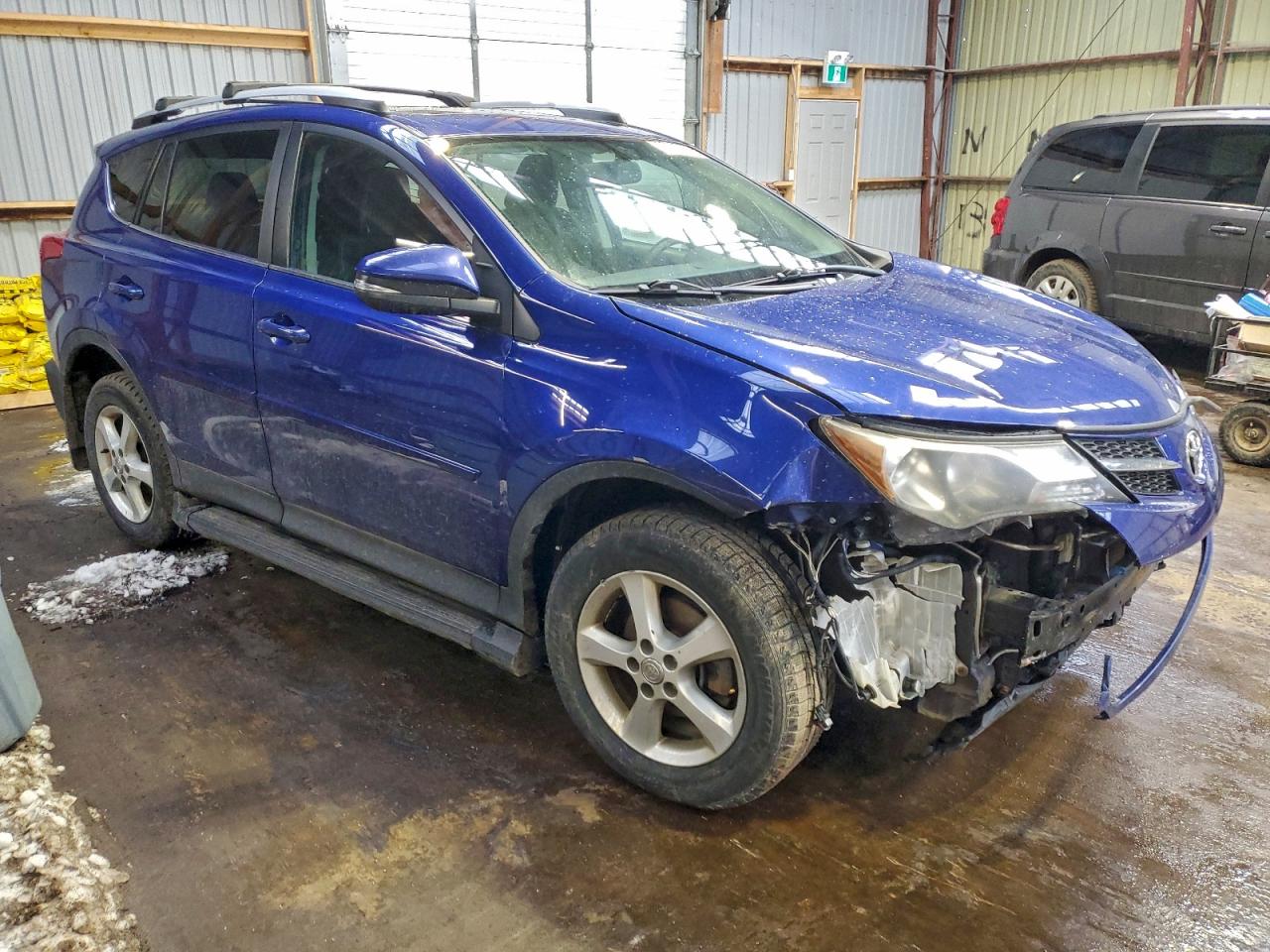 2014 TOYOTA RAV4 XLE photo 4