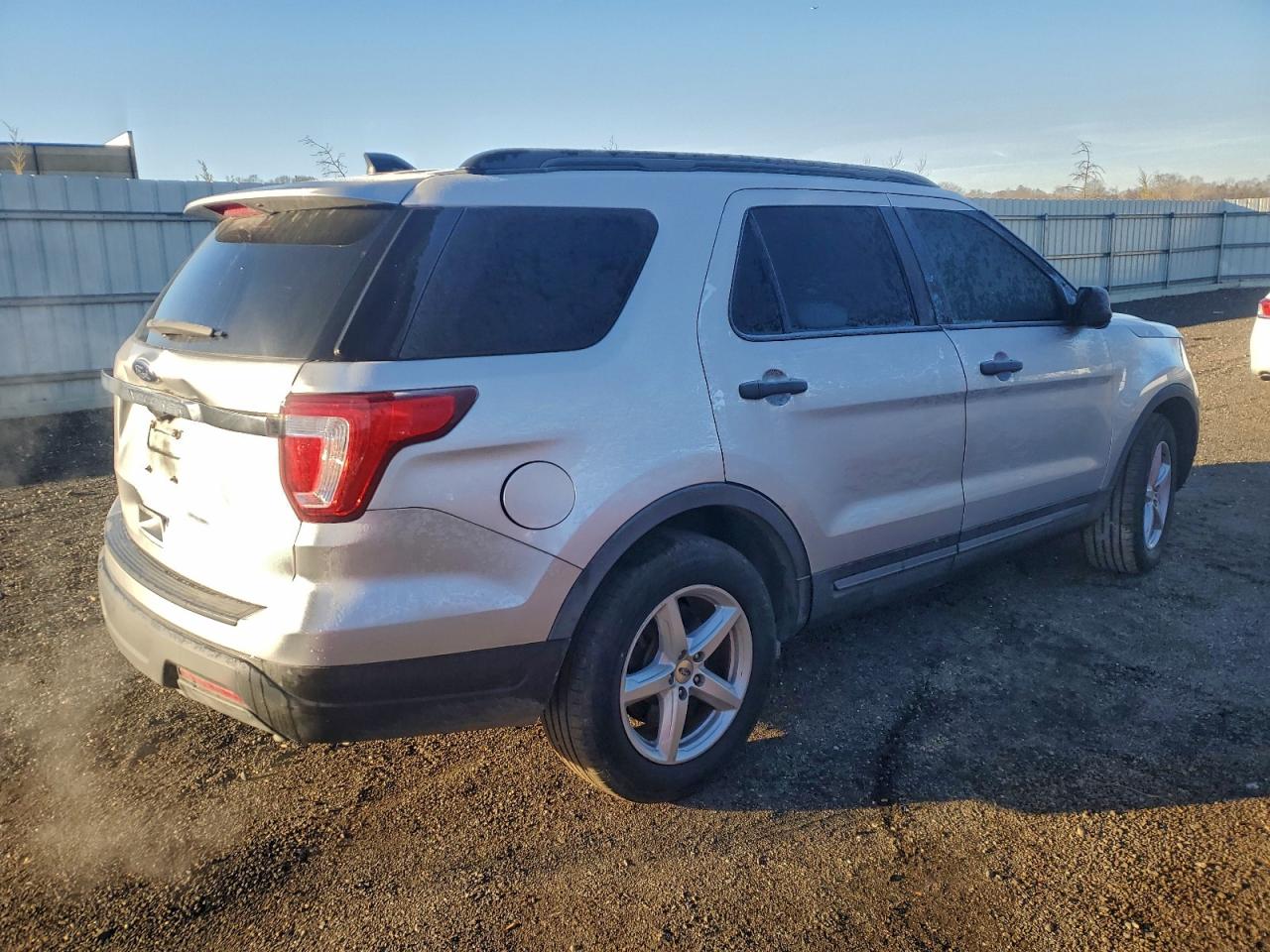 2019 FORD EXPLORER photo 3
