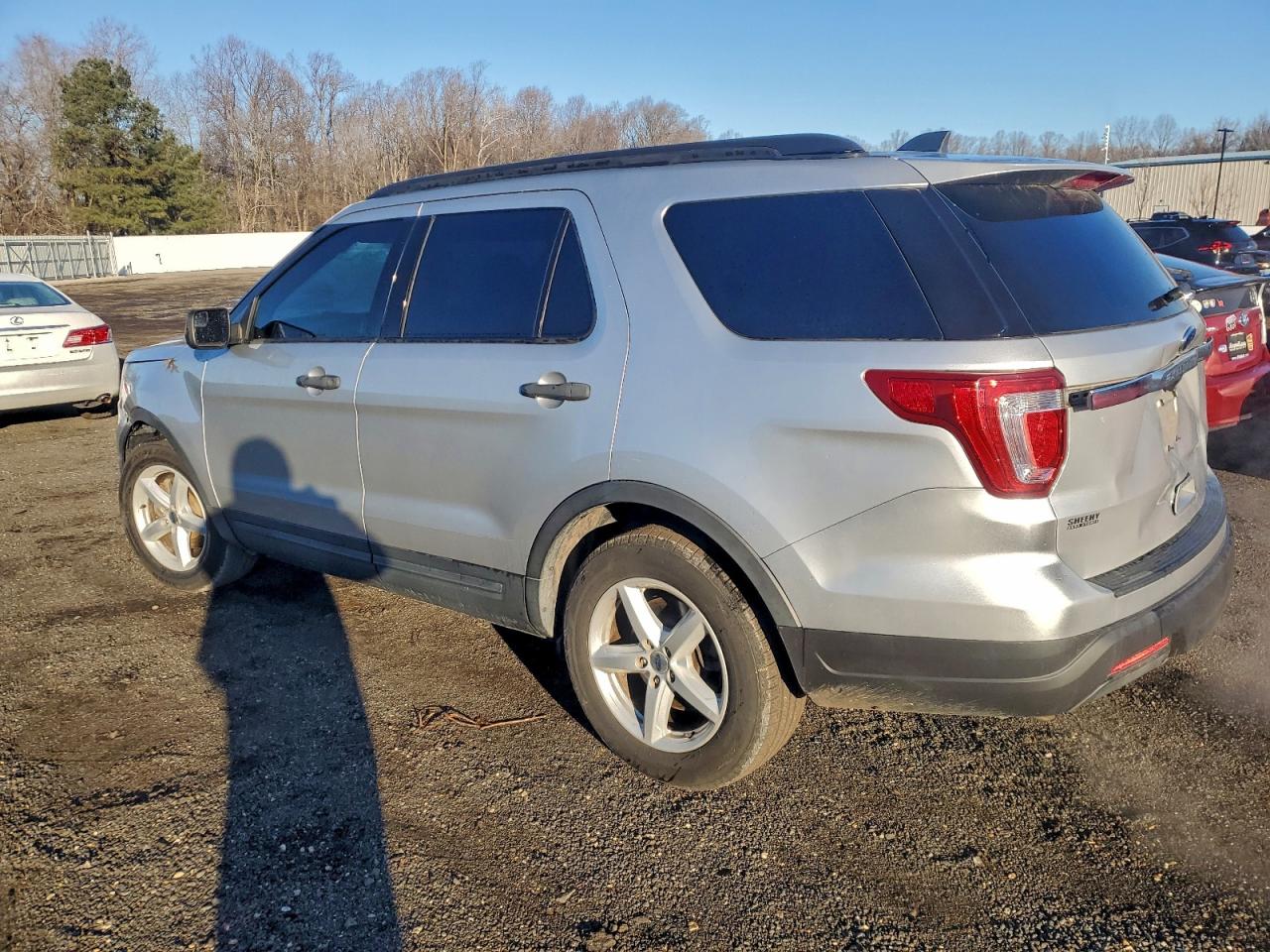 2019 FORD EXPLORER photo 2