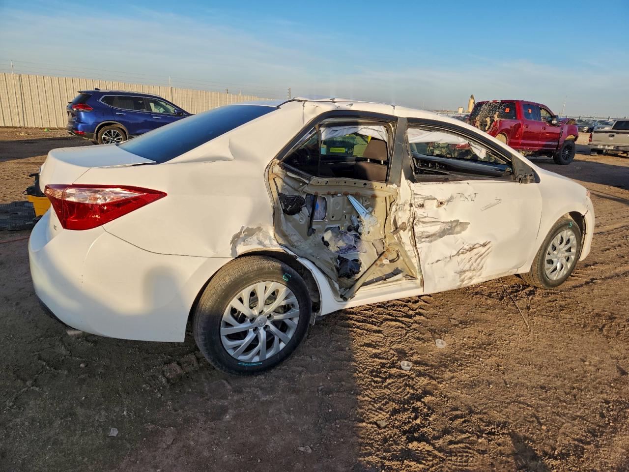 2018 TOYOTA COROLLA L photo 3