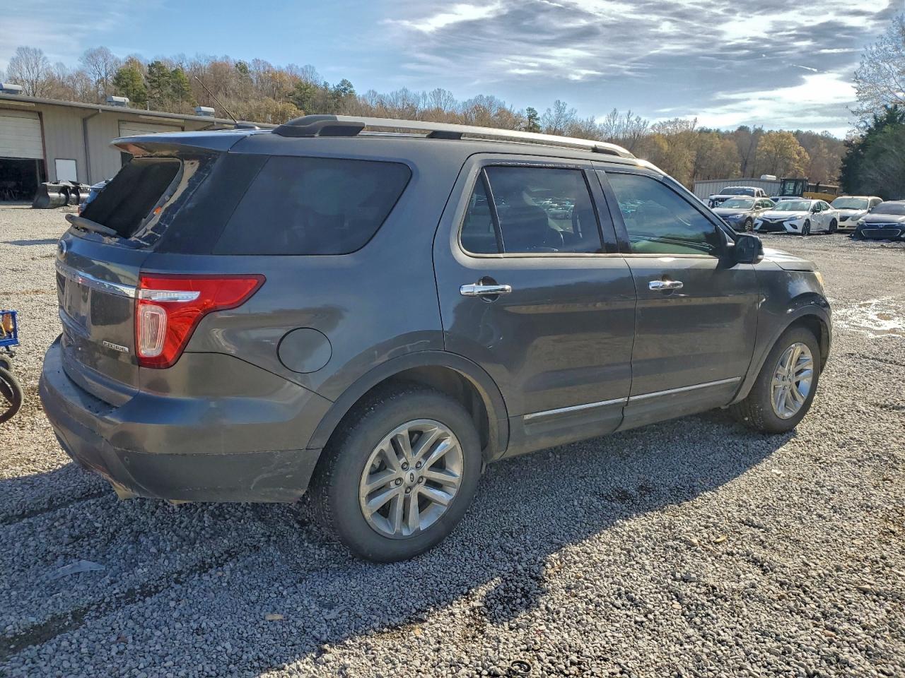 2015 FORD EXPLORER XLT photo 3