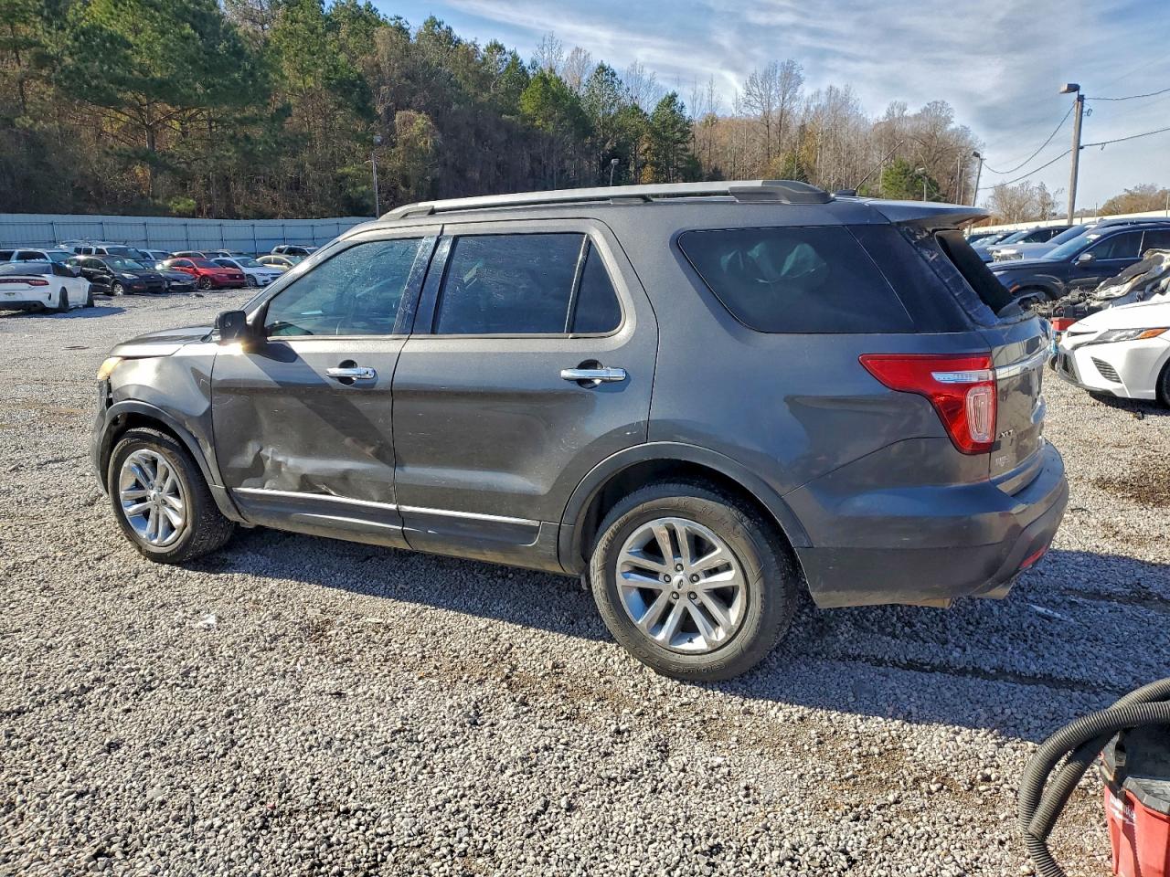 2015 FORD EXPLORER XLT photo 2