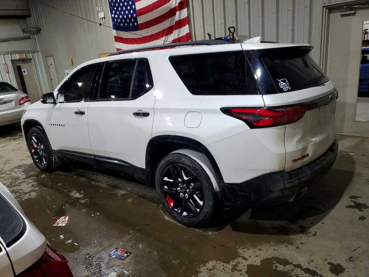 2023 CHEVROLET TRAVERSE PREMIER photo 2