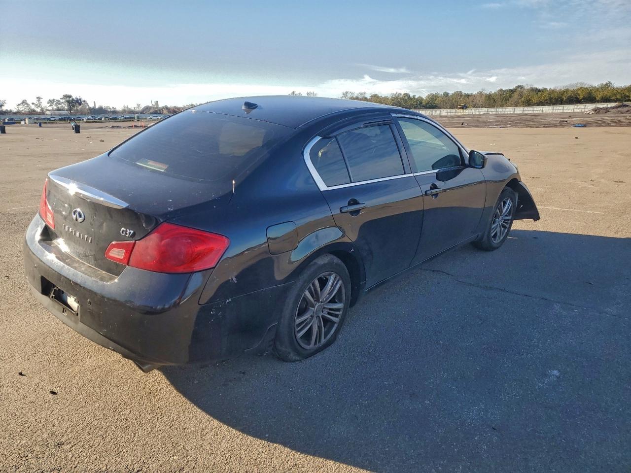 2013 INFINITI G37 photo 3