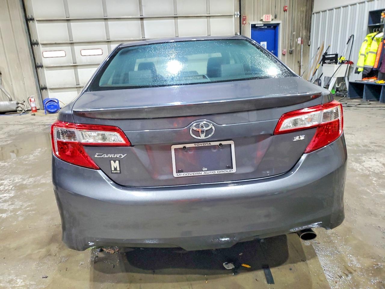 2014 TOYOTA CAMRY SE photo 11