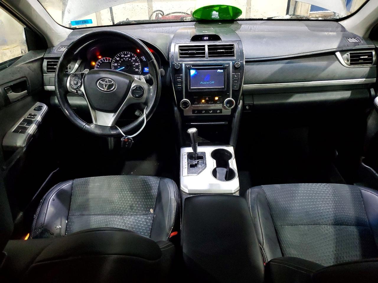2014 TOYOTA CAMRY SE photo 15