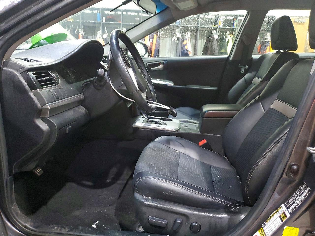 2014 TOYOTA CAMRY SE photo 13