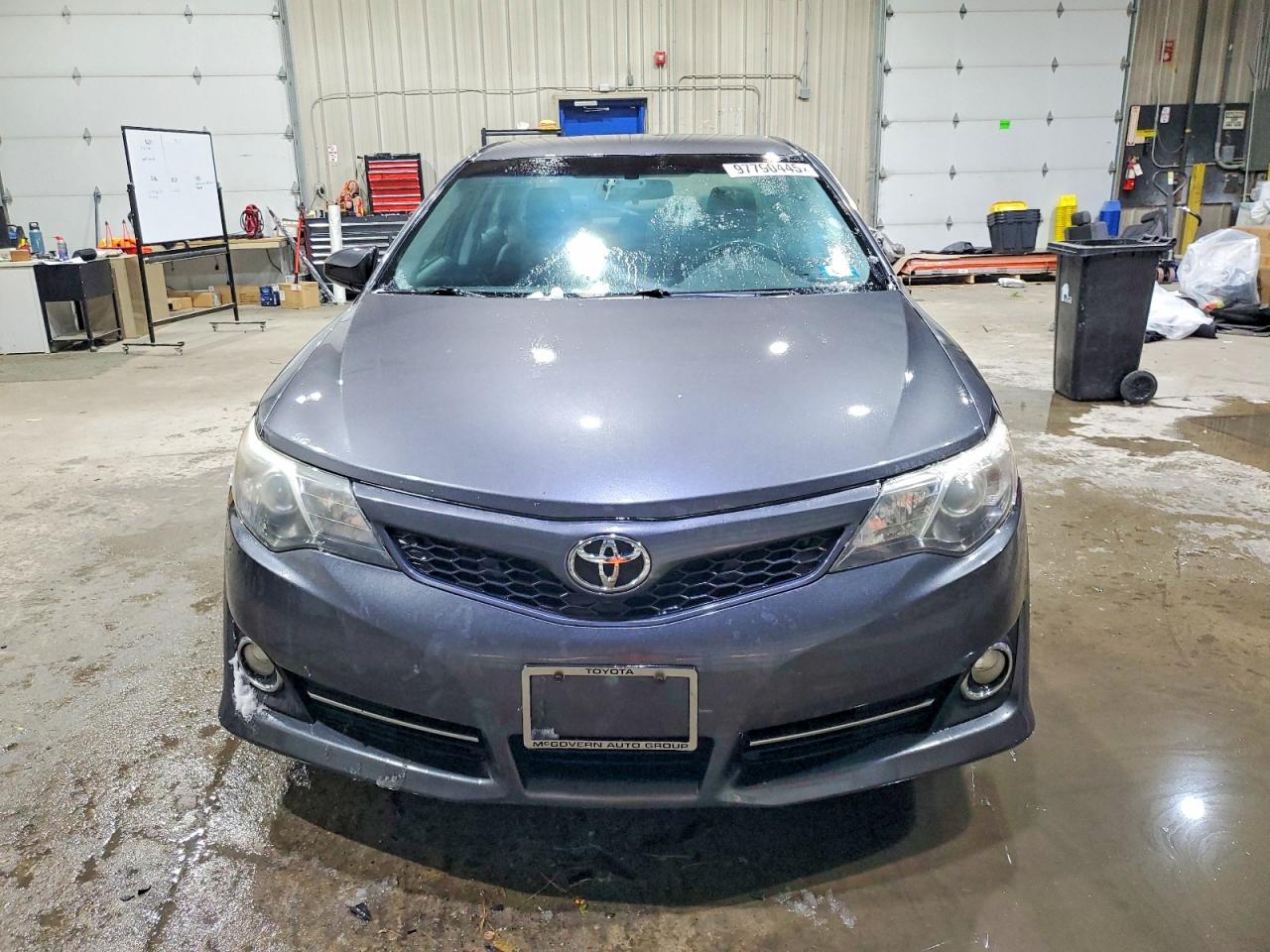 2014 TOYOTA CAMRY SE photo 9