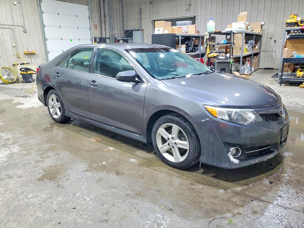 2014 TOYOTA CAMRY SE photo 7