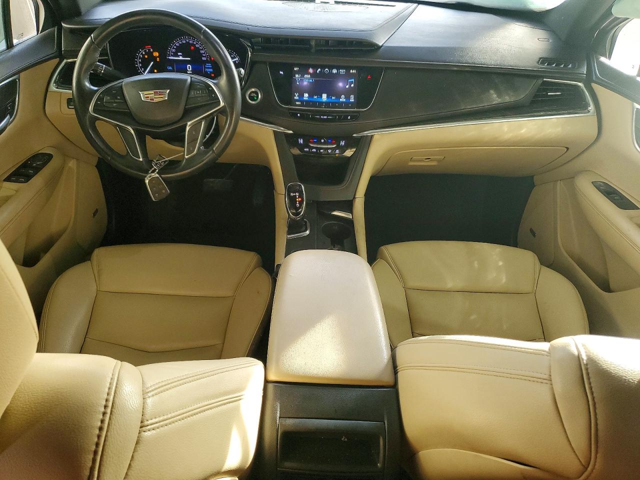 2017 CADILLAC XT5 photo 8