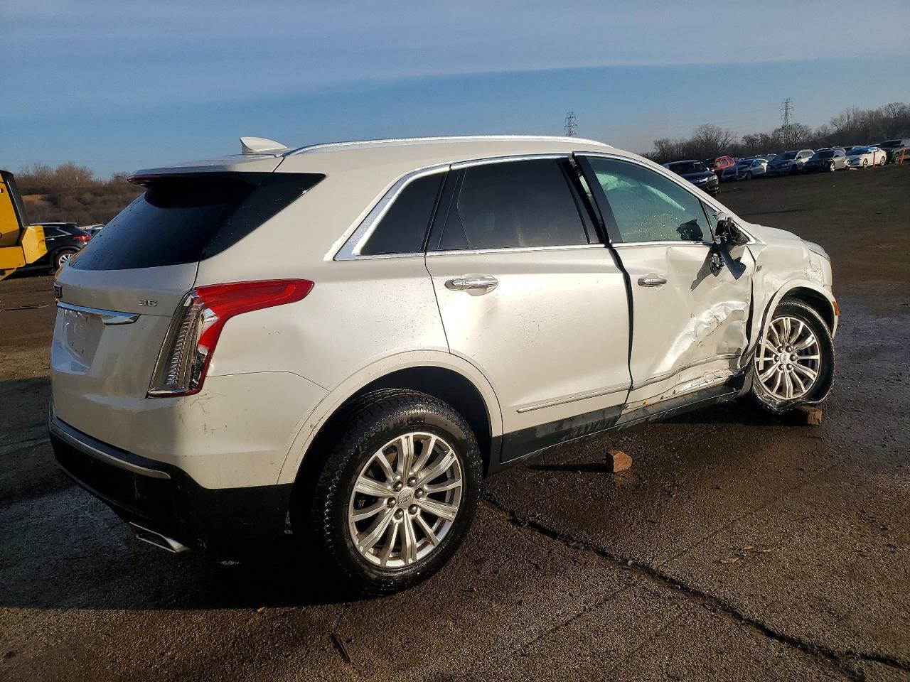 2017 CADILLAC XT5 photo 3