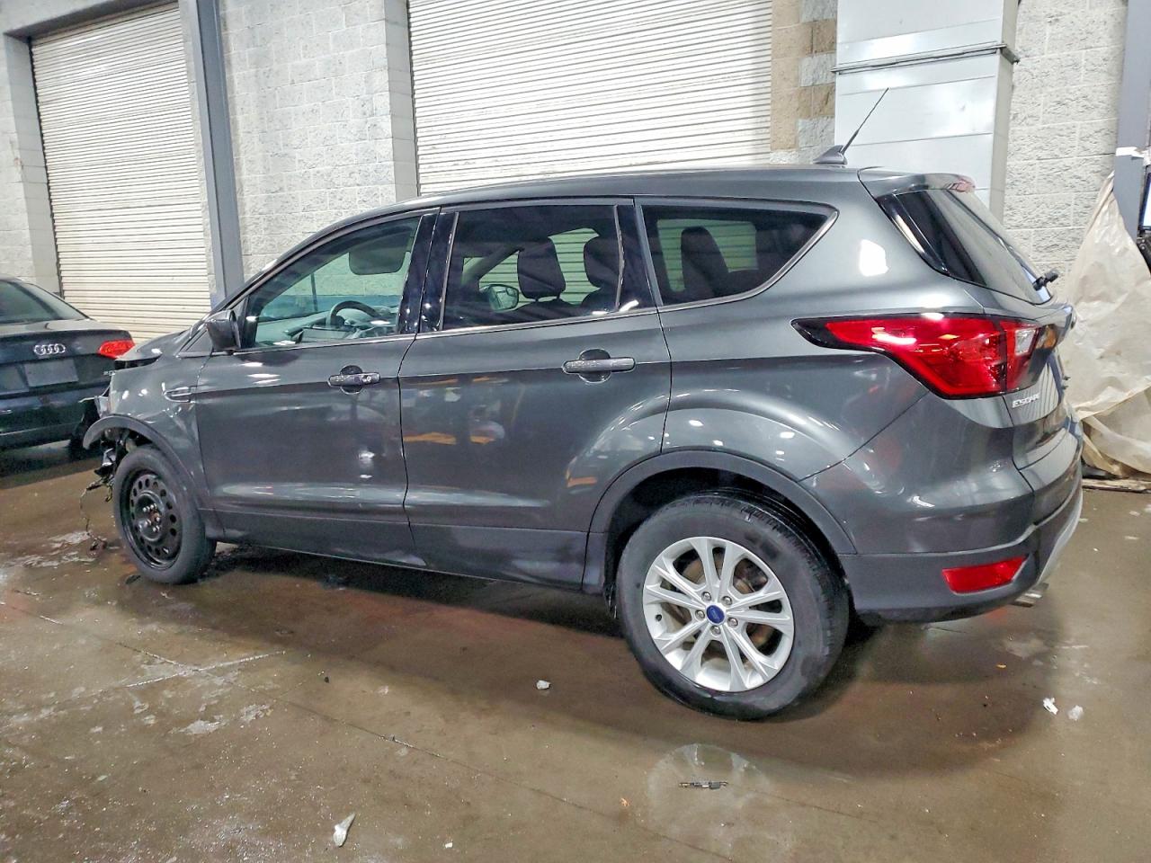 2019 FORD ESCAPE SE photo 2