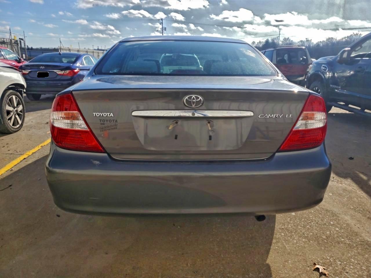 2004 TOYOTA CAMRY LE photo 11