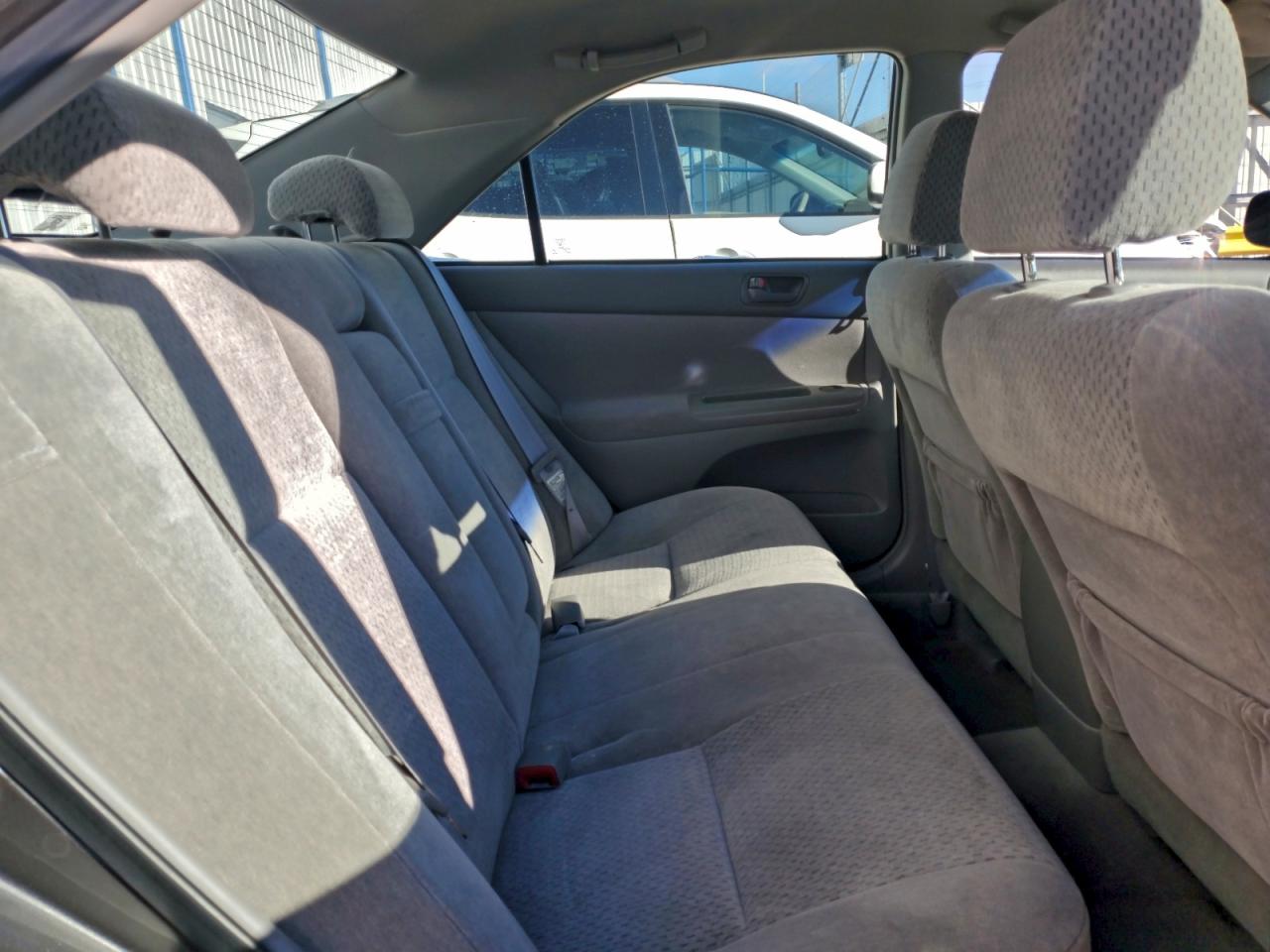 2004 TOYOTA CAMRY LE photo 19