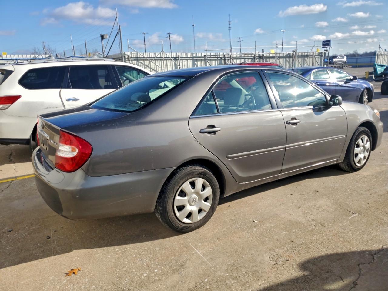 2004 TOYOTA CAMRY LE photo 5