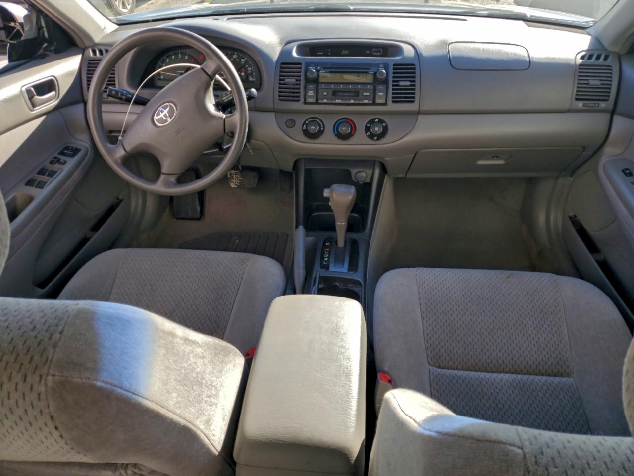 2004 TOYOTA CAMRY LE photo 15