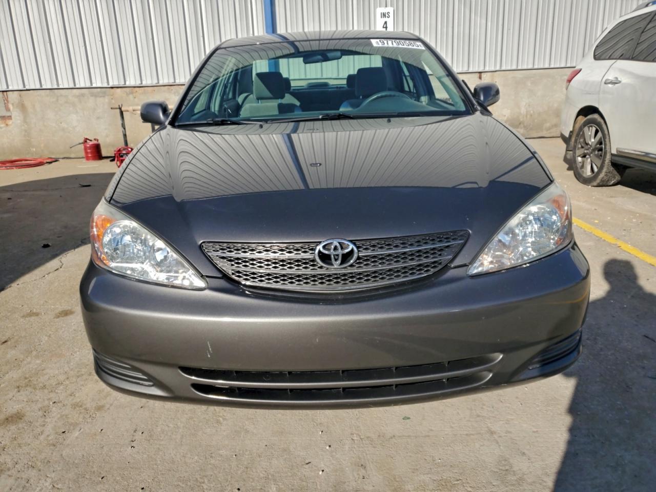 2004 TOYOTA CAMRY LE photo 9