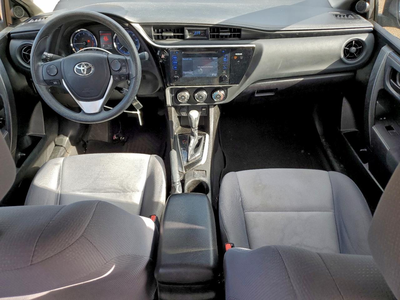 2017 TOYOTA COROLLA L photo 8