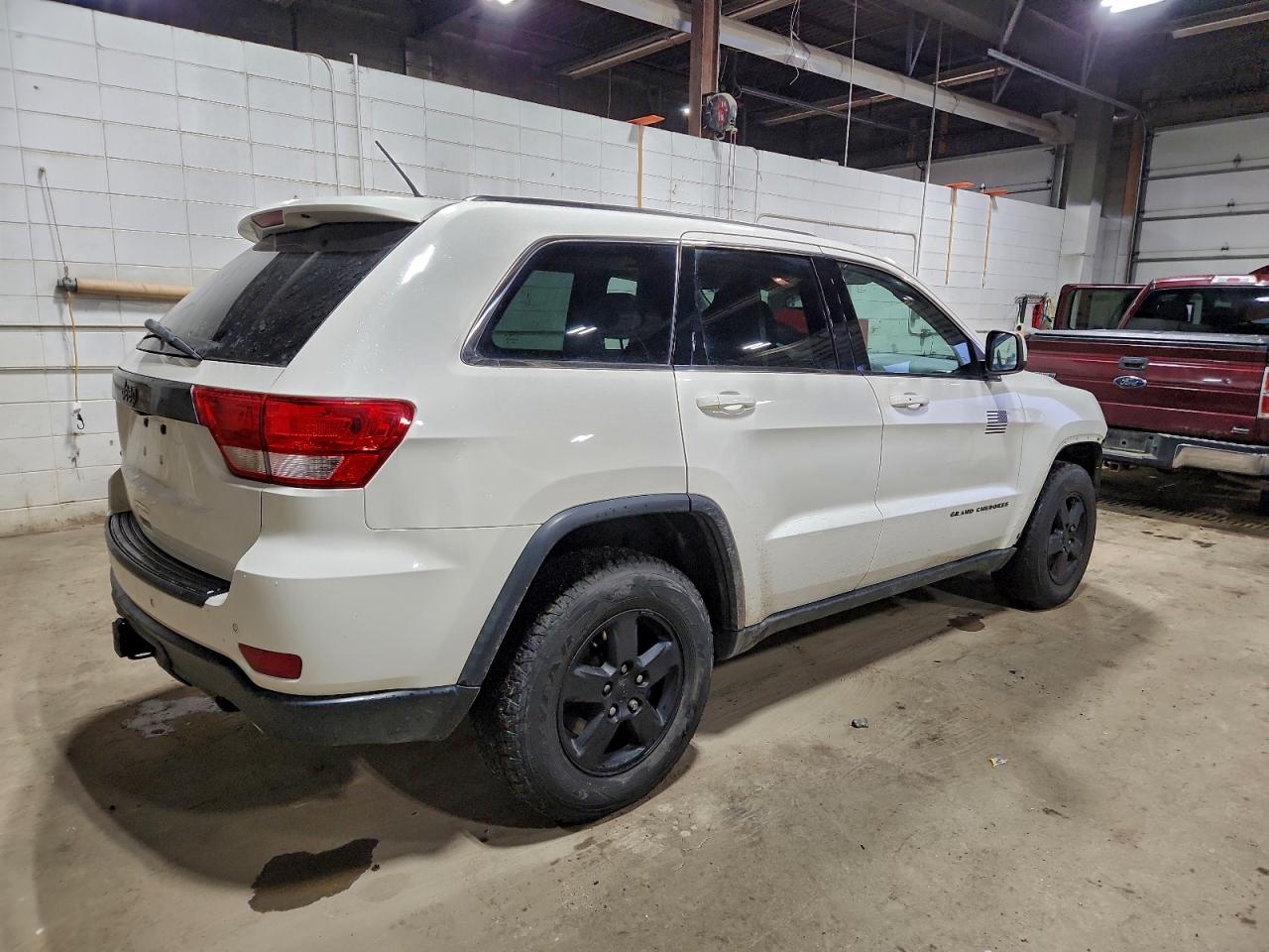 2012 JEEP GRAND CHEROKEE LAREDO photo 3