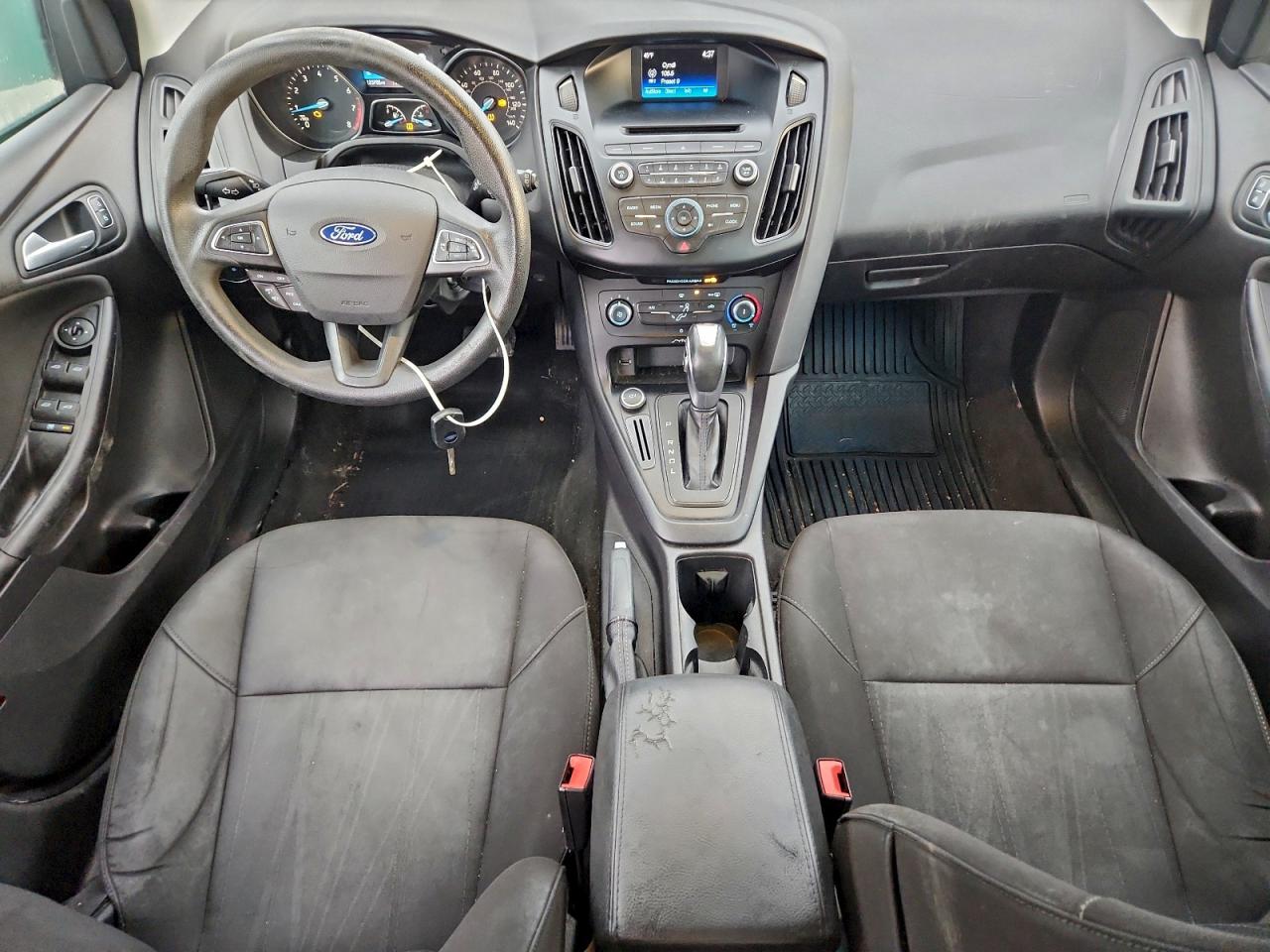 2015 FORD FOCUS SE photo 8