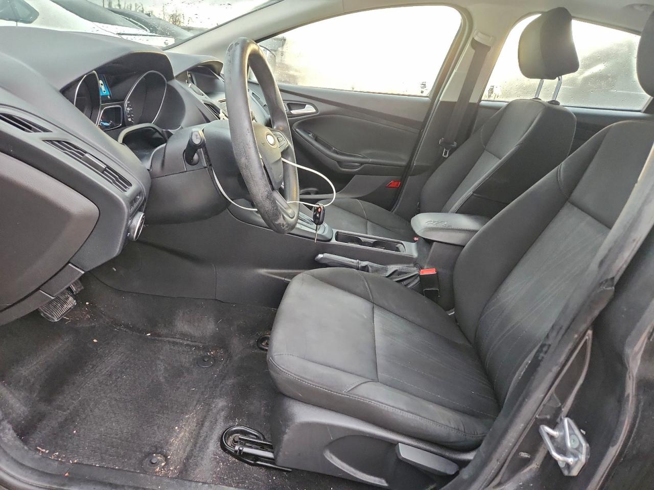 2015 FORD FOCUS SE photo 7