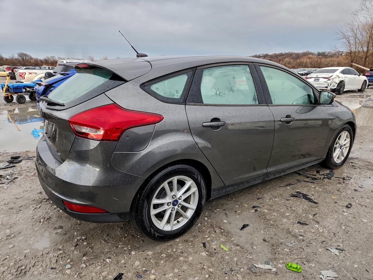 2015 FORD FOCUS SE photo 3