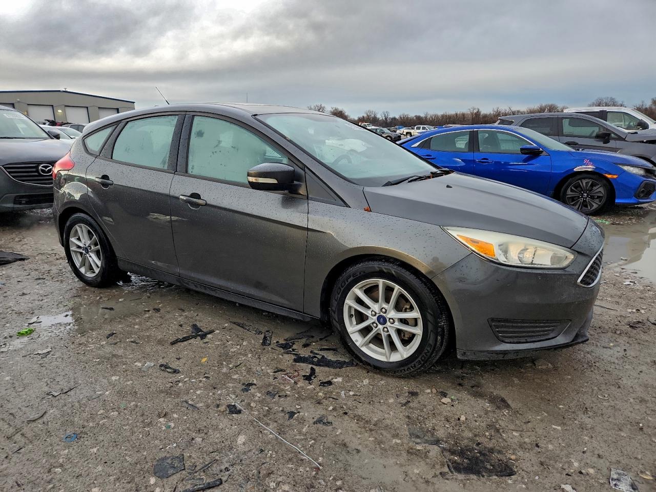 2015 FORD FOCUS SE photo 4