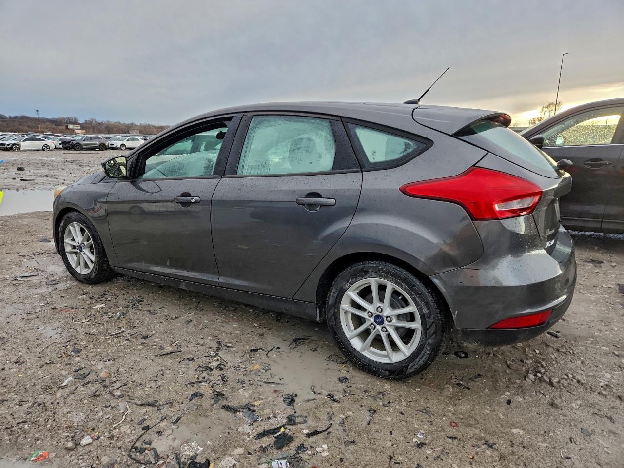 2015 FORD FOCUS SE photo 2