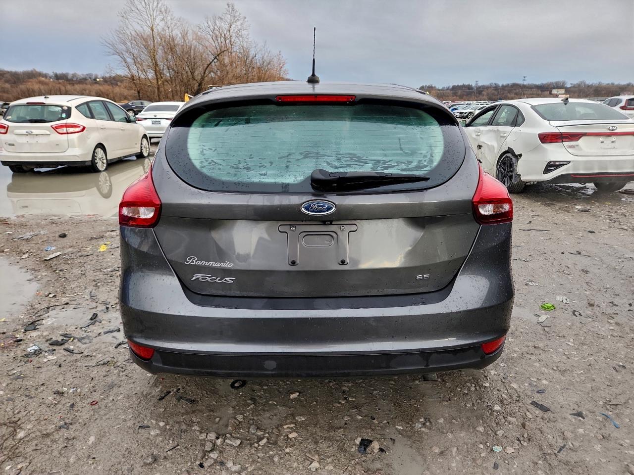 2015 FORD FOCUS SE photo 6