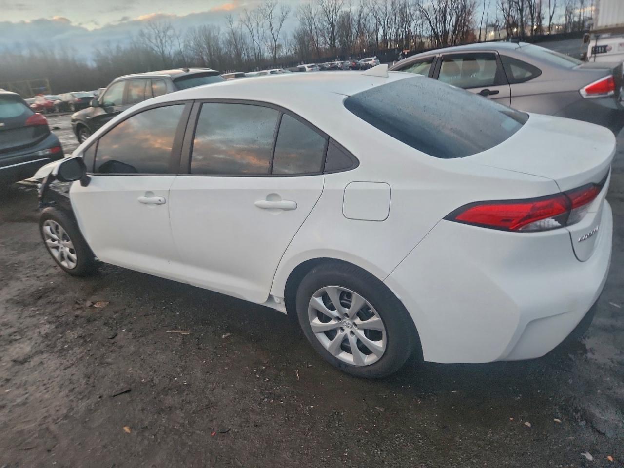 2025 TOYOTA COROLLA LE photo 2