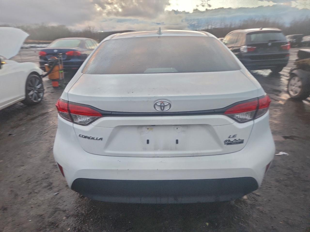2025 TOYOTA COROLLA LE photo 6