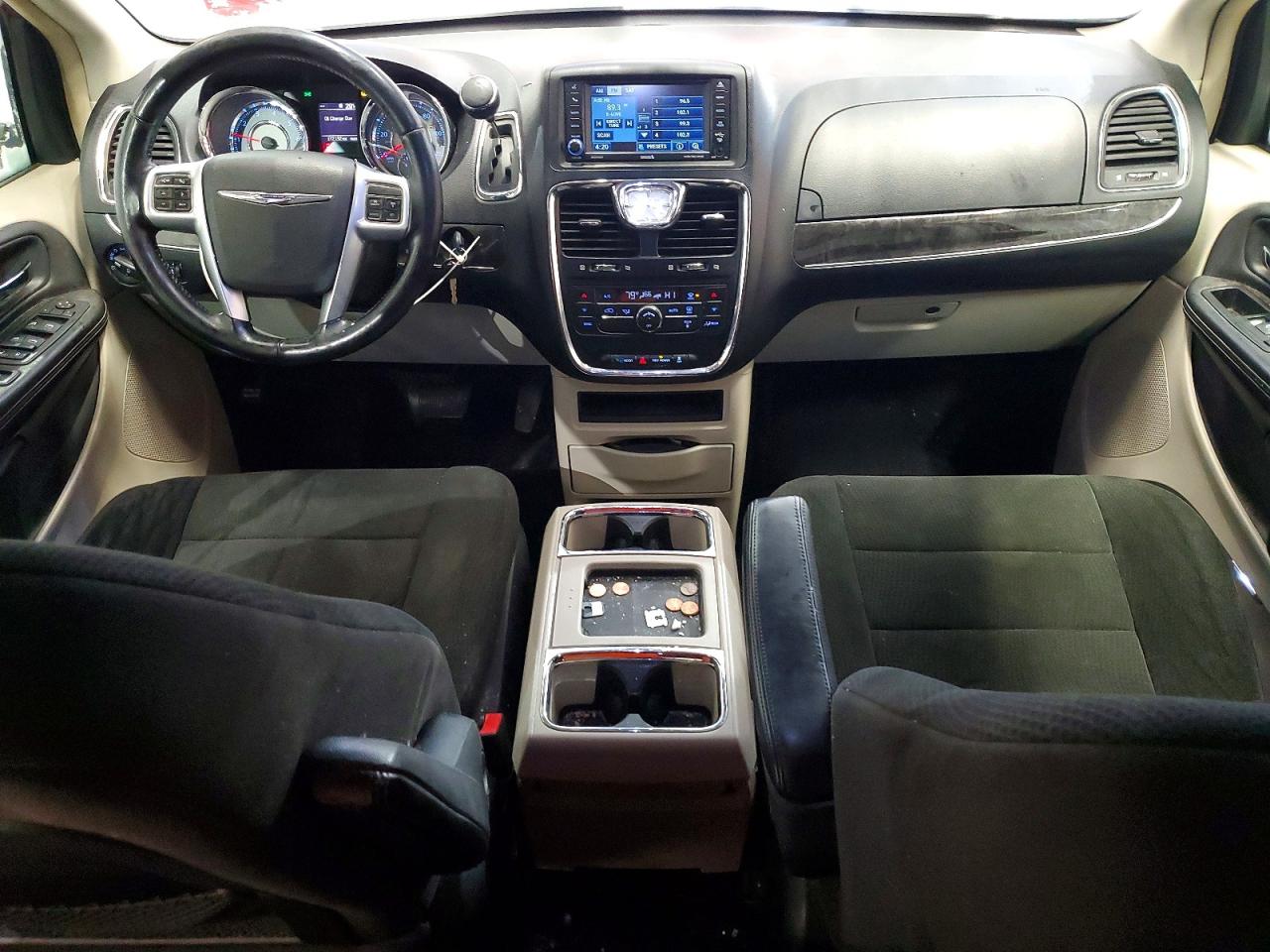 2012 CHRYSLER TOWN & COUNTRY TOURING photo 8
