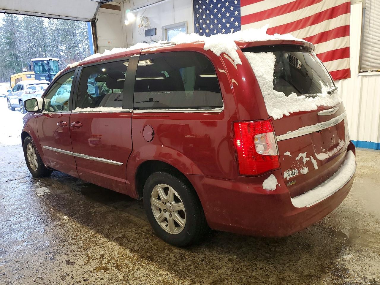 2012 CHRYSLER TOWN & COUNTRY TOURING photo 2