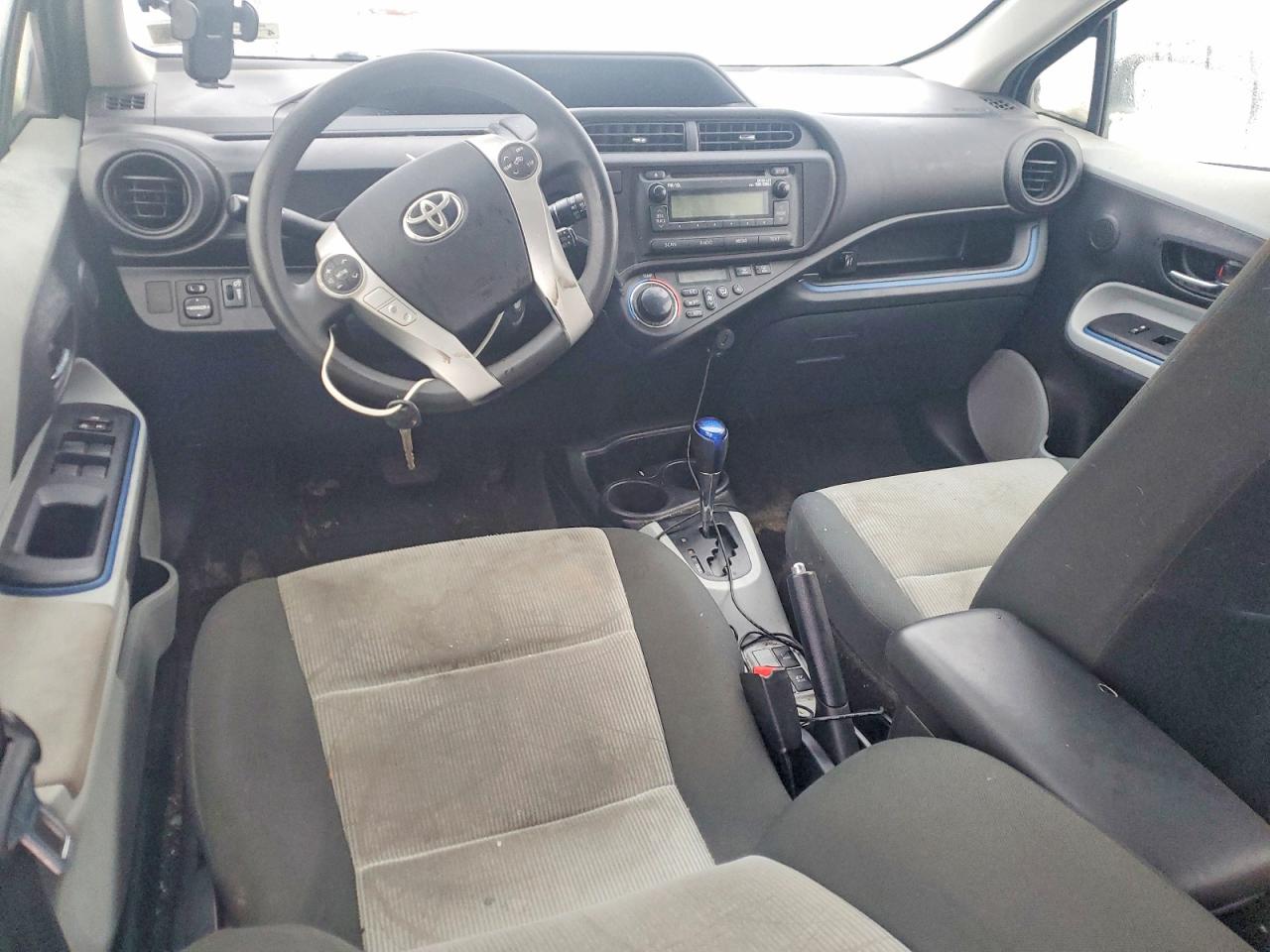 2013 TOYOTA PRIUS C photo 15