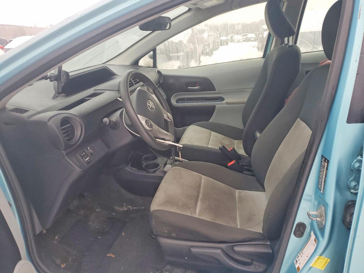 2013 TOYOTA PRIUS C photo 13