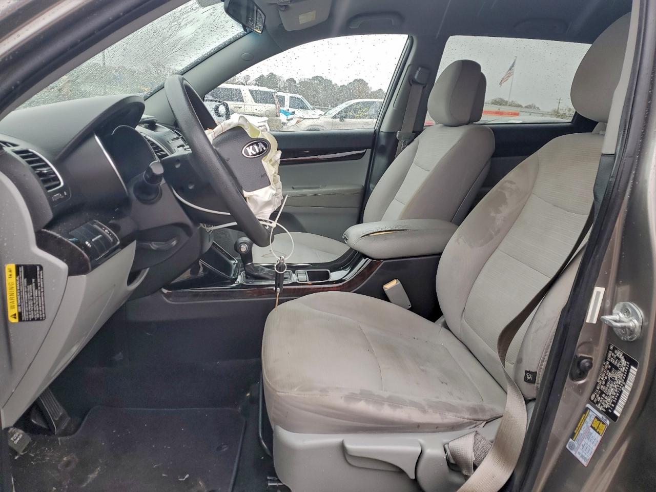 2015 KIA SORENTO LX photo 19