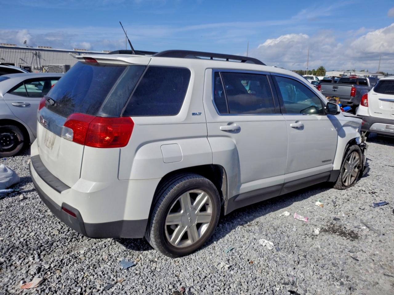 2011 GMC TERRAIN SLT photo 7