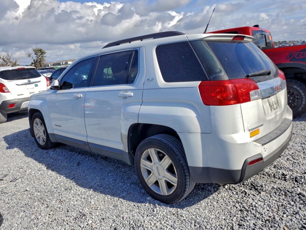 2011 GMC TERRAIN SLT photo 4