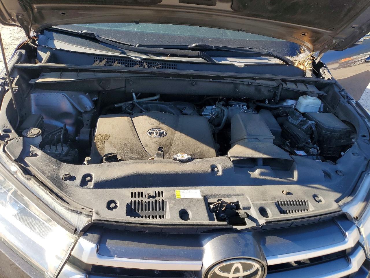 2019 TOYOTA HIGHLANDER SE photo 12