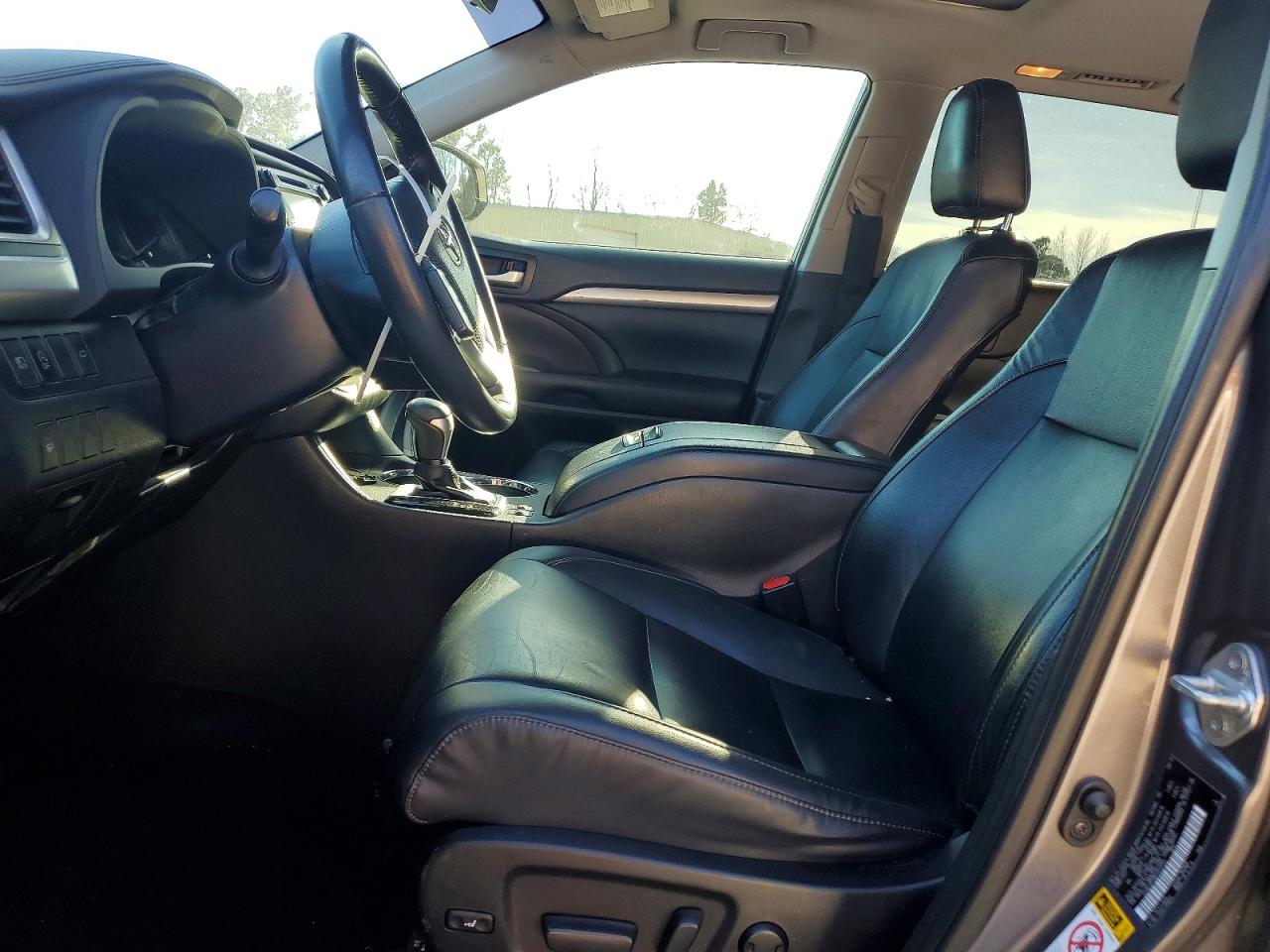 2019 TOYOTA HIGHLANDER SE photo 7