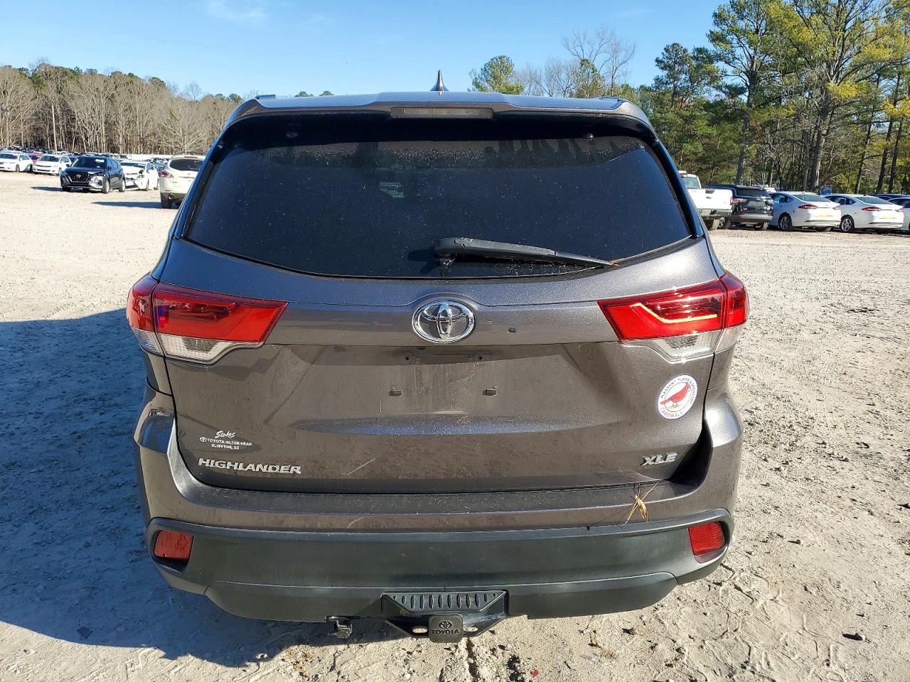 2019 TOYOTA HIGHLANDER SE photo 6