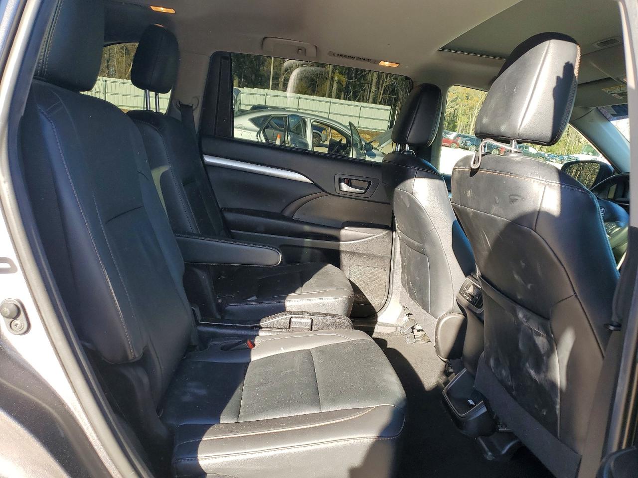 2019 TOYOTA HIGHLANDER SE photo 11