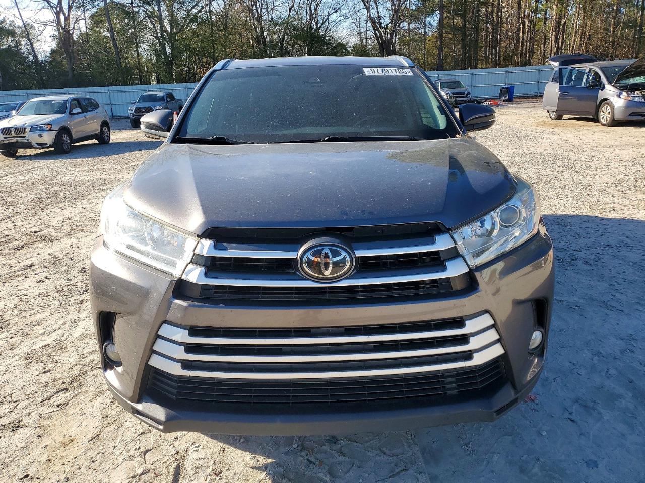 2019 TOYOTA HIGHLANDER SE photo 5