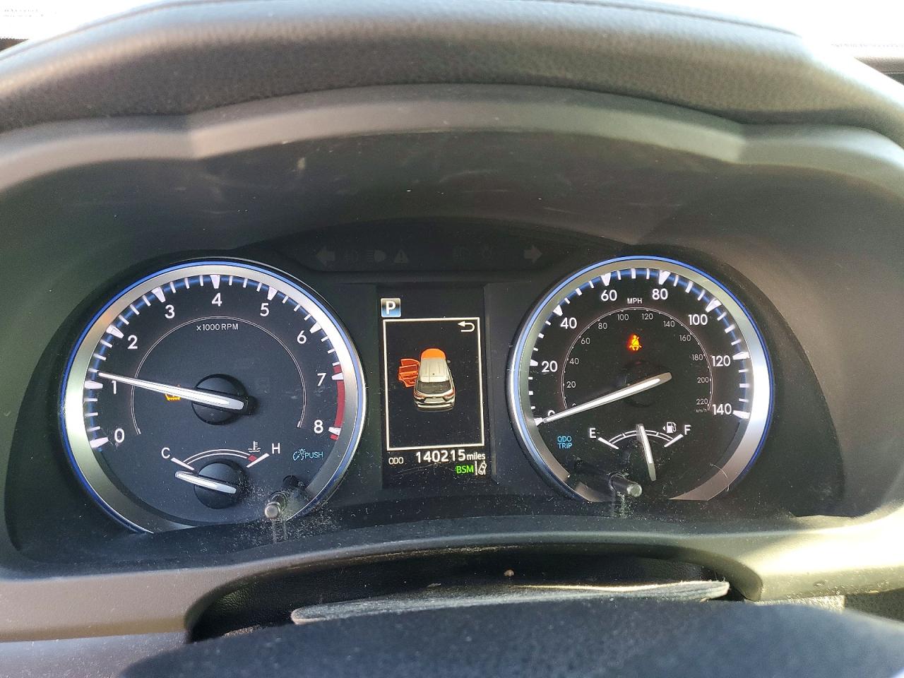 2019 TOYOTA HIGHLANDER SE photo 9