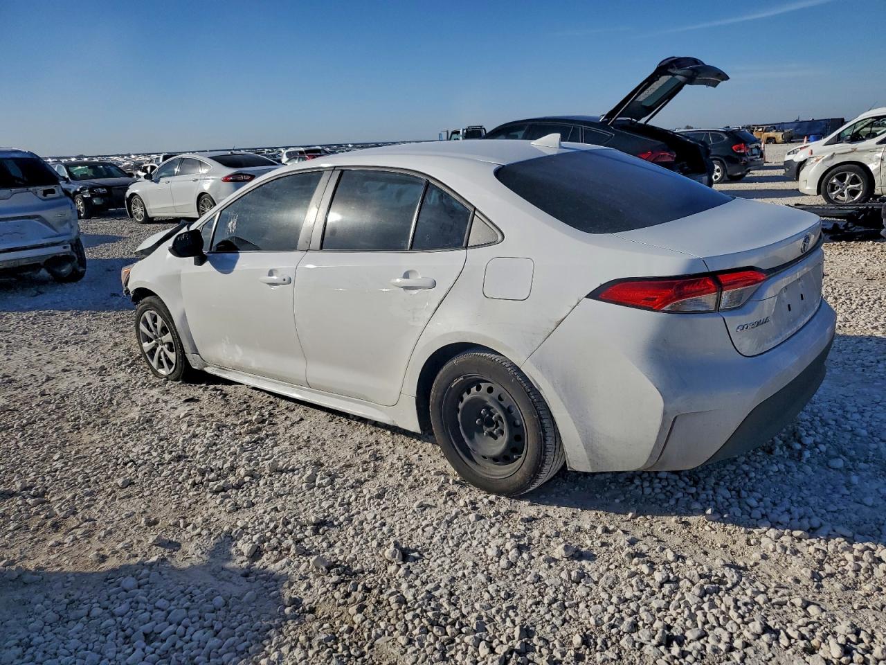 2024 TOYOTA COROLLA LE photo 2
