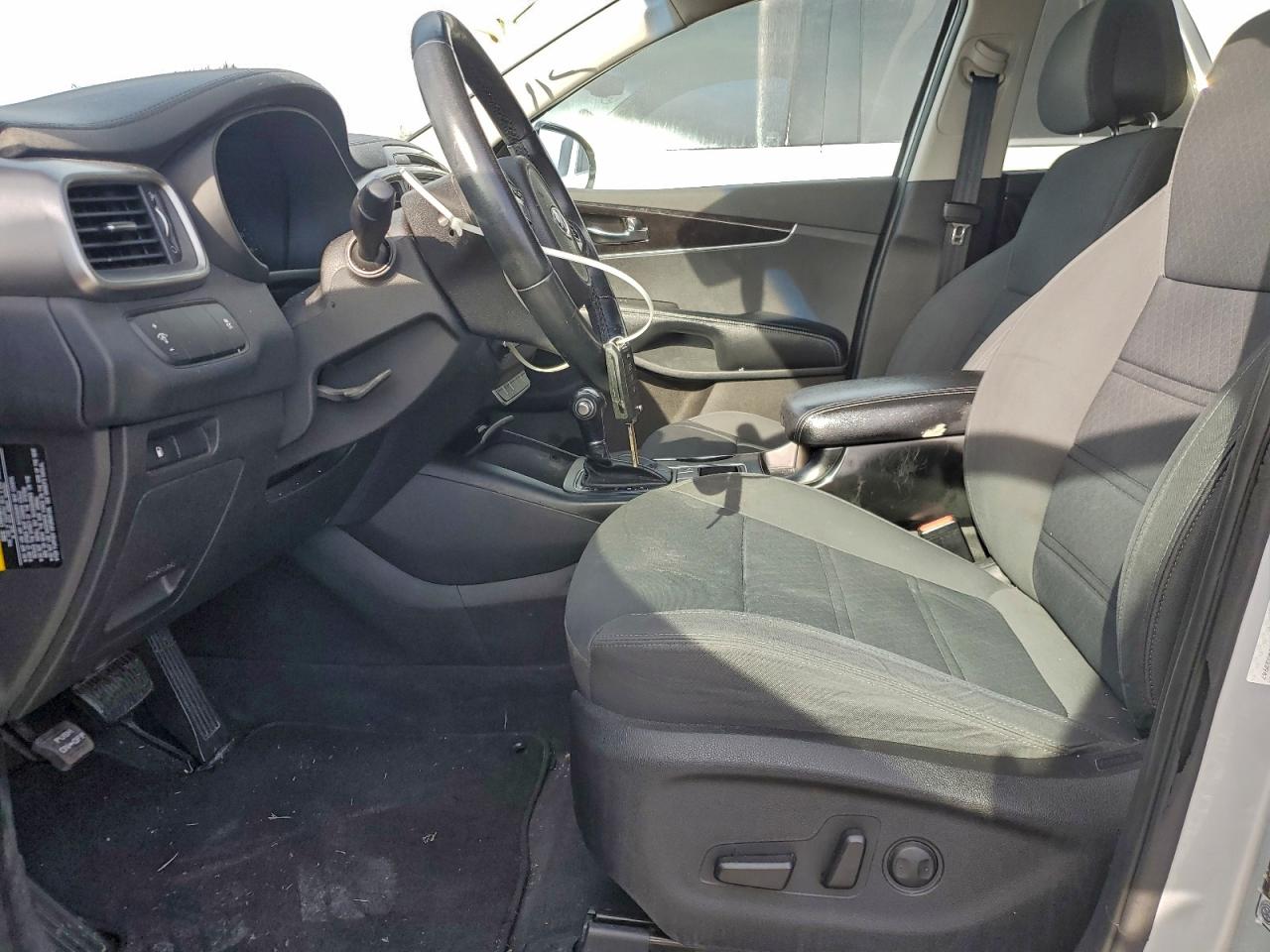 2016 KIA SORENTO LX photo 7